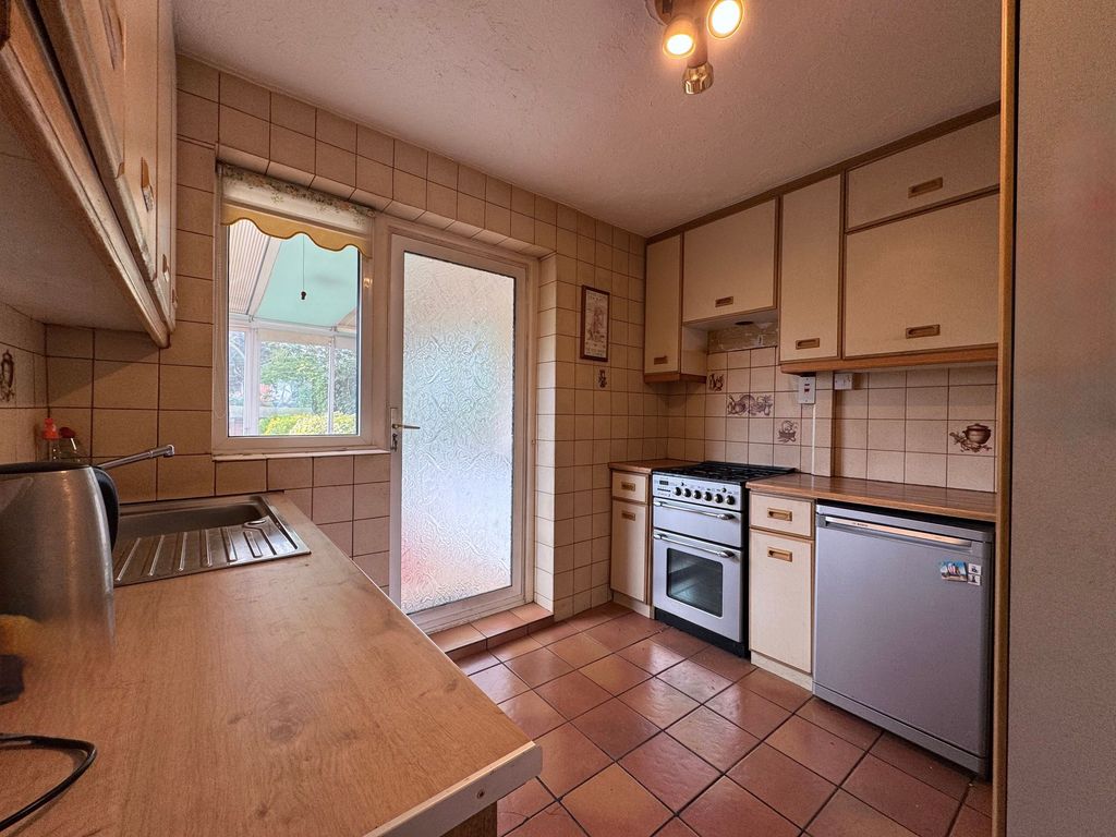 Property photo 3 of 12 Kitchen