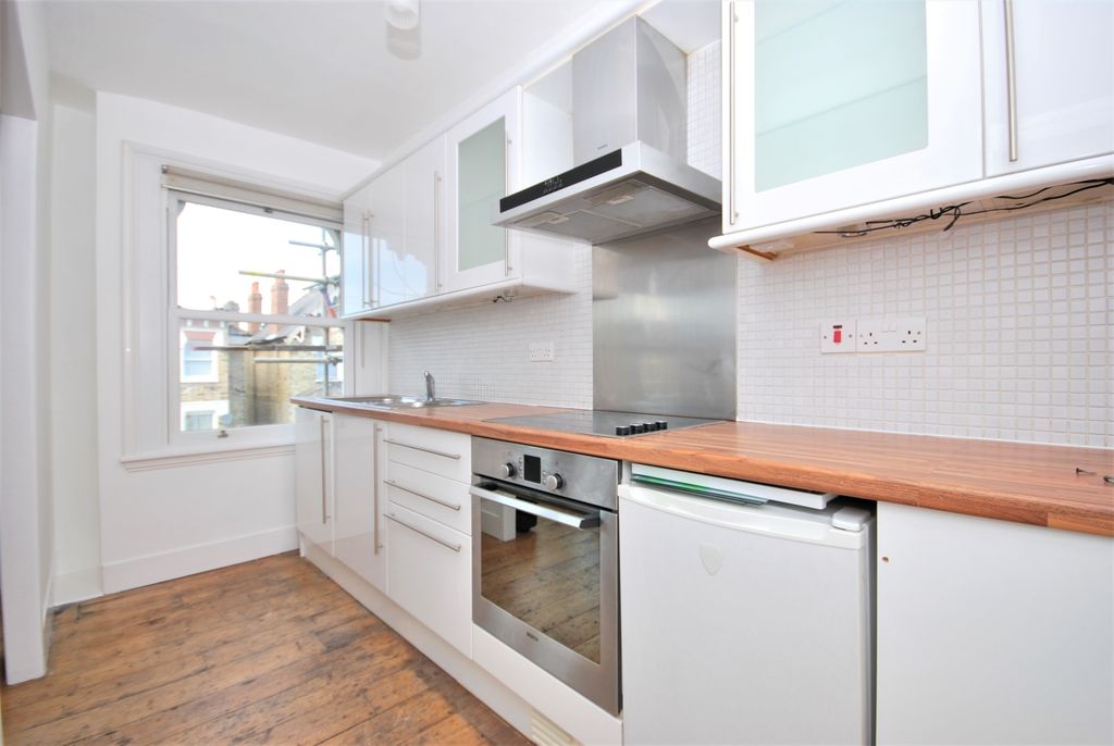 Property photo 3 of 6 Kitchen