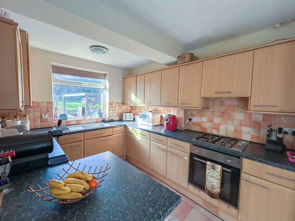 Property photo 1 of 13 Kitchen 2