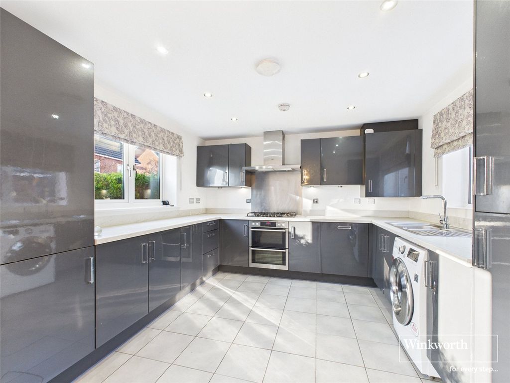 Property photo 2 of 17 Picture No. 37