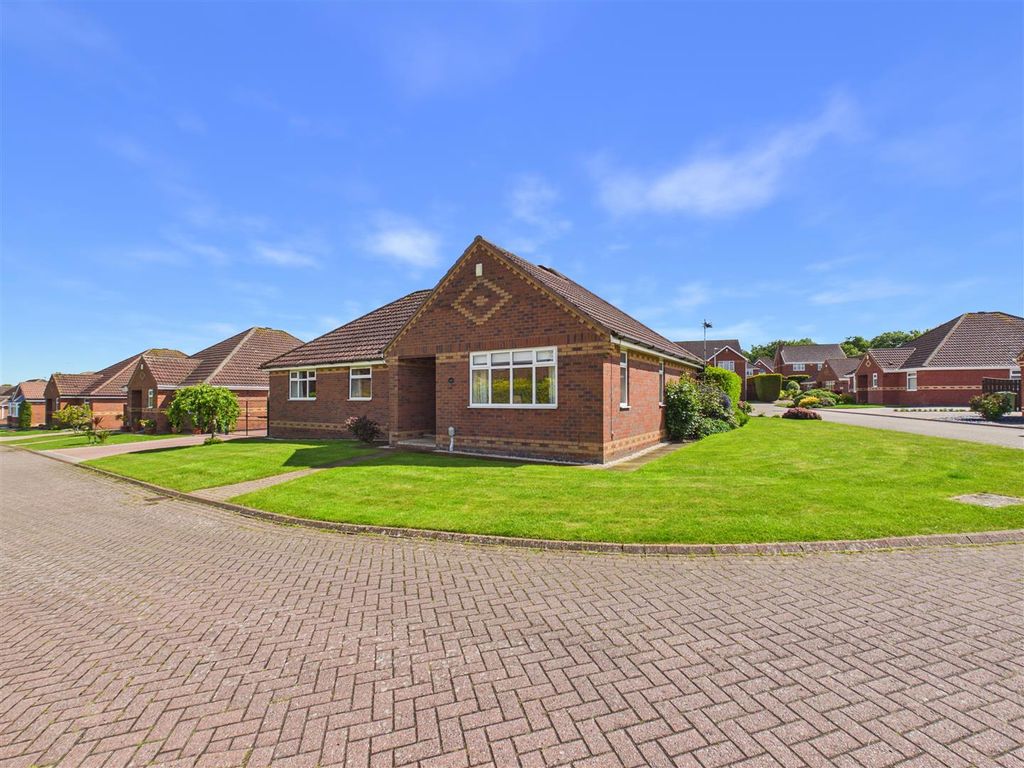 Property photo 1 of 18 Mill Rise - Main