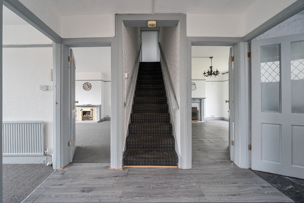 Property photo 2 of 19 Picture No. 10