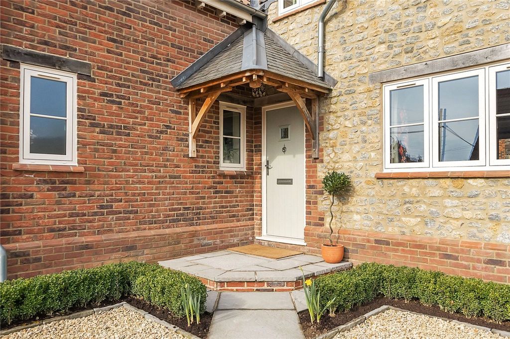 Property photo 2 of 28 Picture No. 27