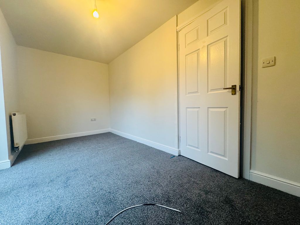 Property photo 2 of 10 Living Room