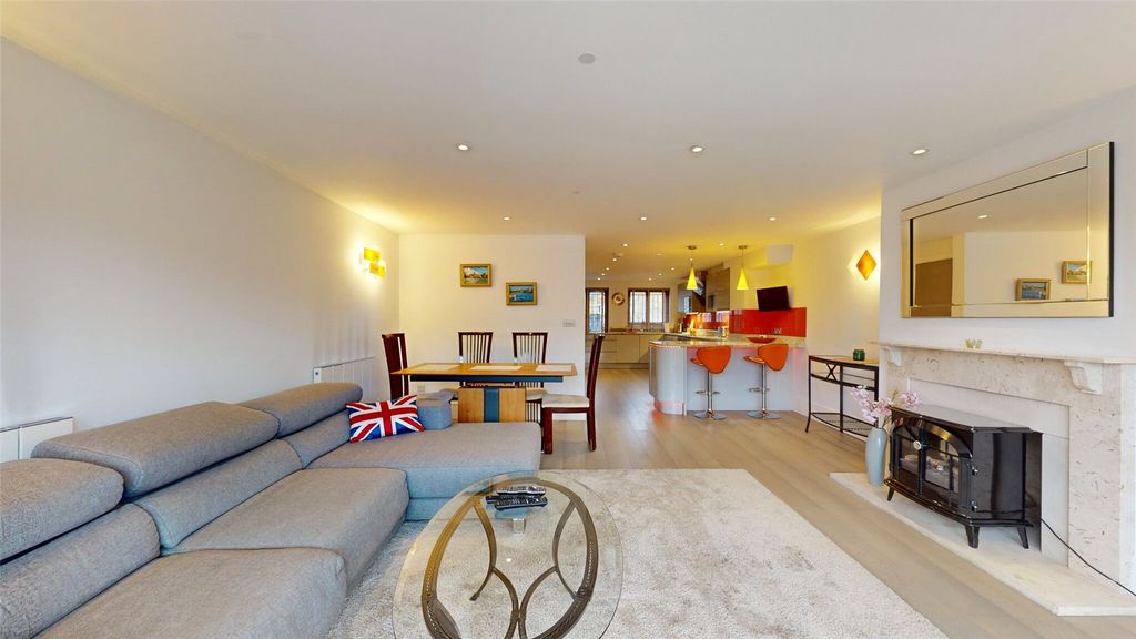 Property photo 2 of 13 Reception Room