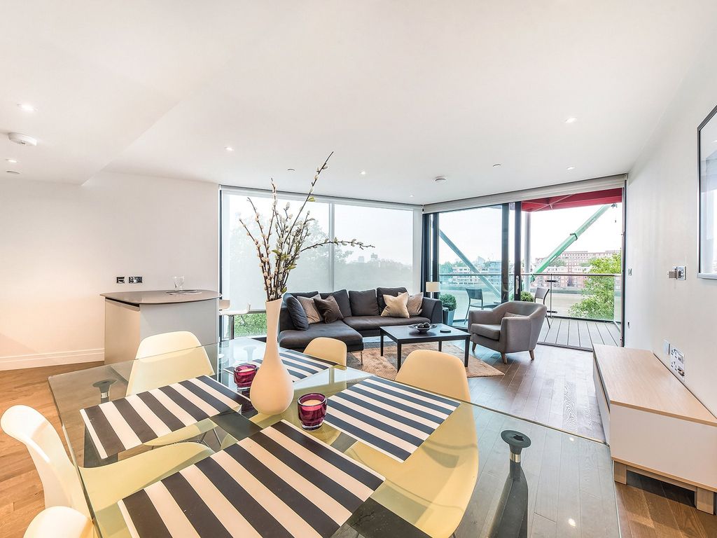 Property photo 2 of 22 Riverlight Quay