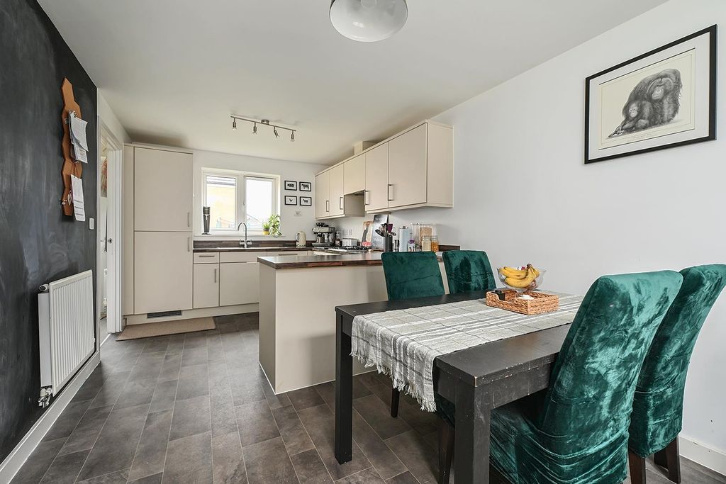 Property photo 2 of 11 Kitchen/Dining Room