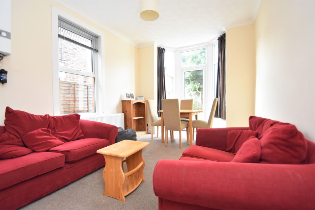 Property photo 2 of 9 Photo 04