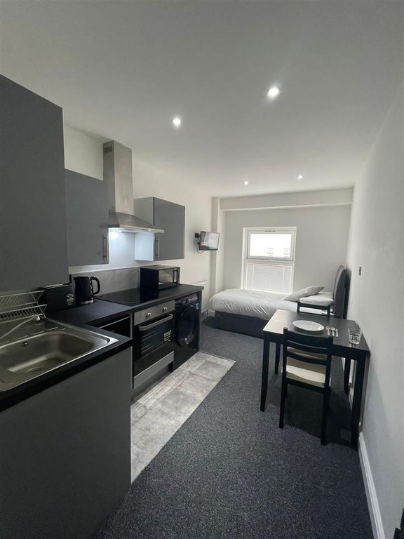 Property photo 3 of 7 Lichfield St5.Jpg