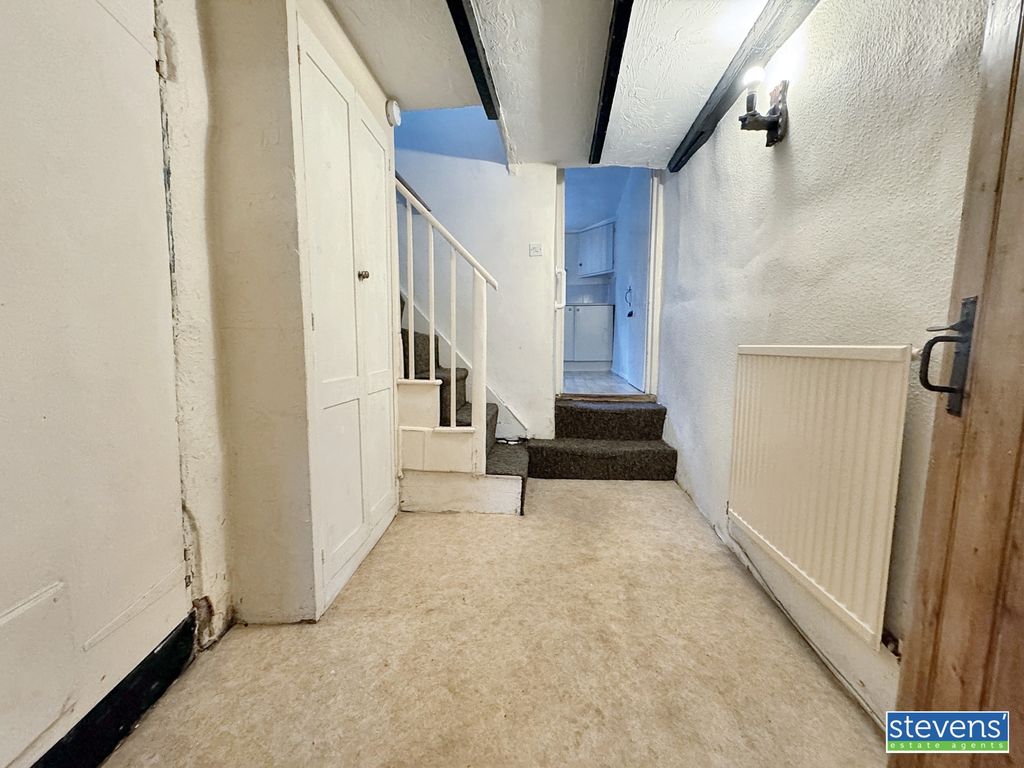 Property photo 3 of 8 Image00008