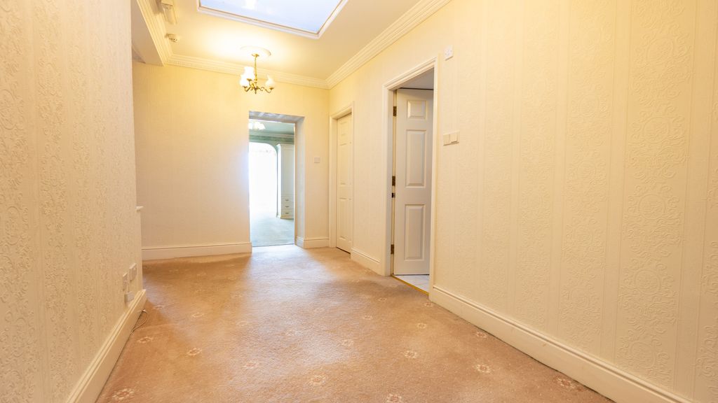 Property photo 3 of 27