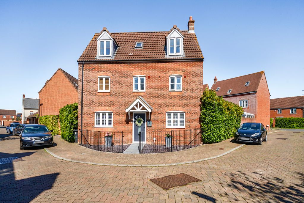 Property photo 1 of 17 169Eb89B539cc31446458169Eb49E88783E1