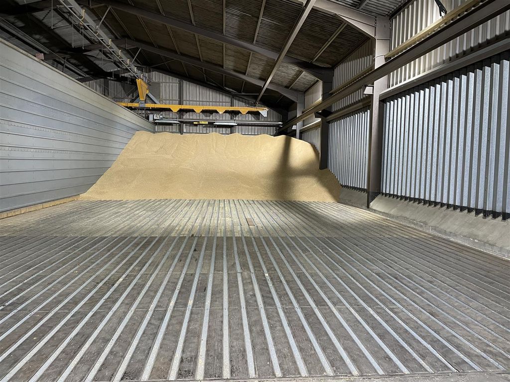 Property photo 2 of 5 Right Hand Side x2.Jpg