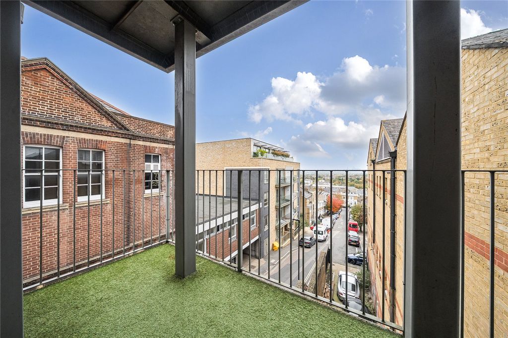 Property photo 3 of 15 Balcony