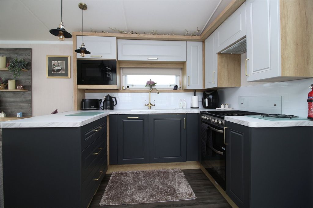 Property photo 3 of 11 Picture No. 21