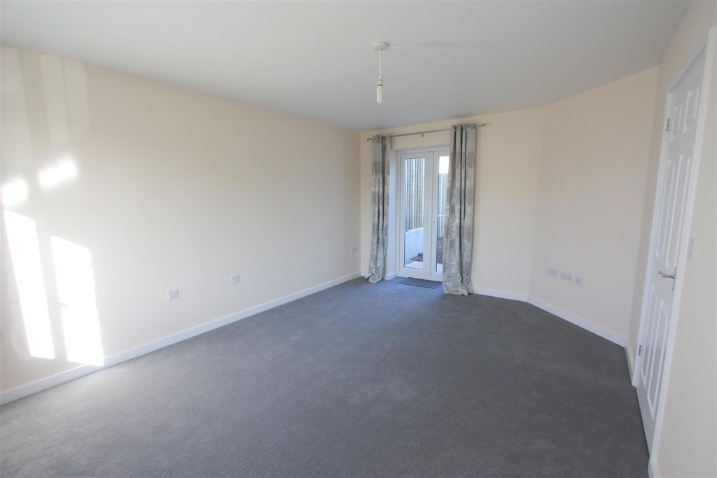 Property photo 3 of 15 4 Wheal Albert Road Lounge