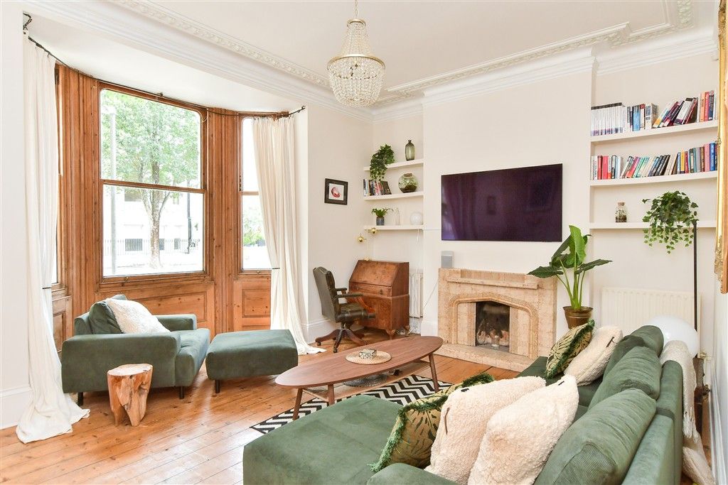 Property photo 2 of 9 Lounge