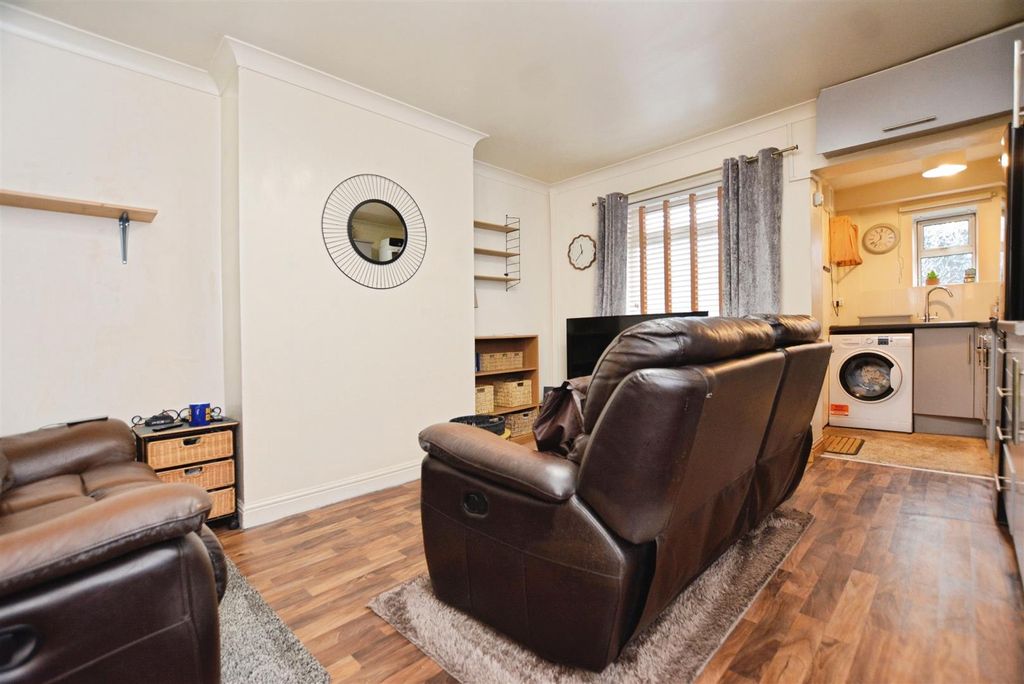 Property photo 3 of 17 Living Room