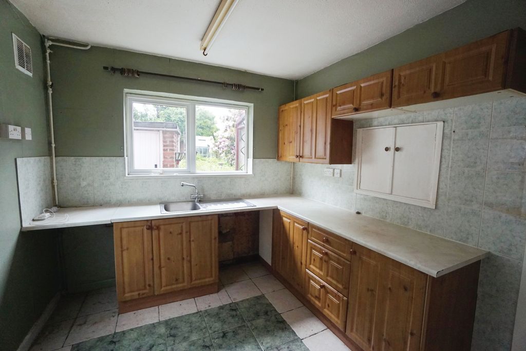 Property photo 3 of 14 Kitchen