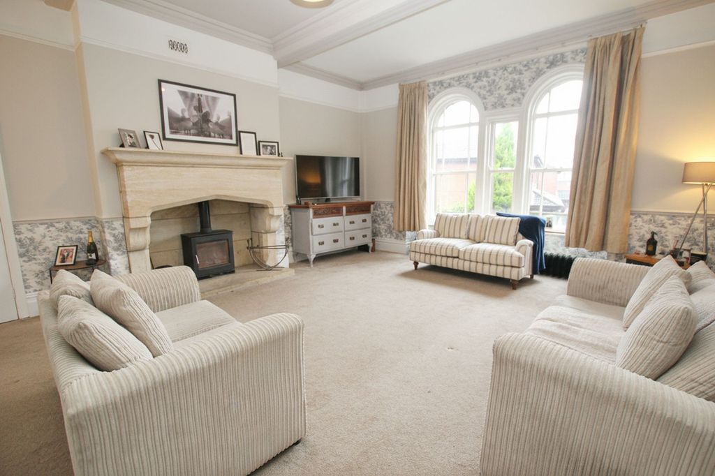 Property photo 2 of 26