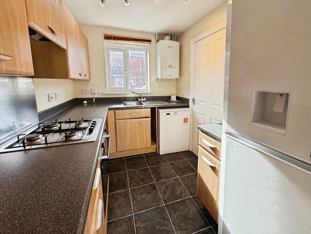 Property photo 2 of 11 Kitchen