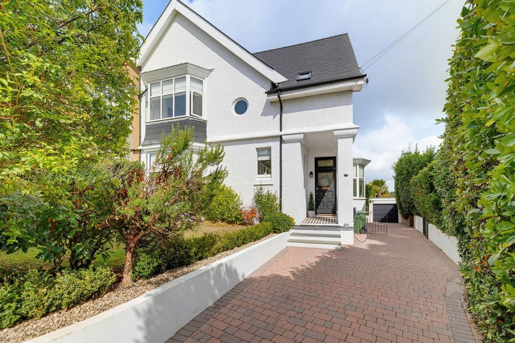 Property photo 1 of 31