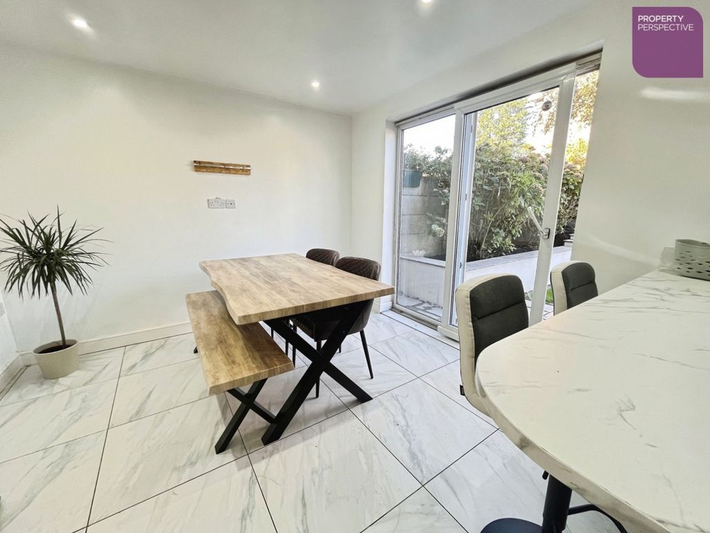 Property photo 3 of 15 Diner Kitchen