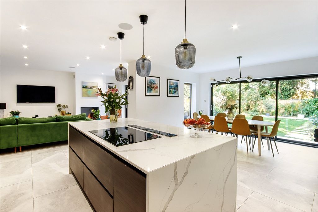 Property photo 2 of 29 Kitchen/Dining Room