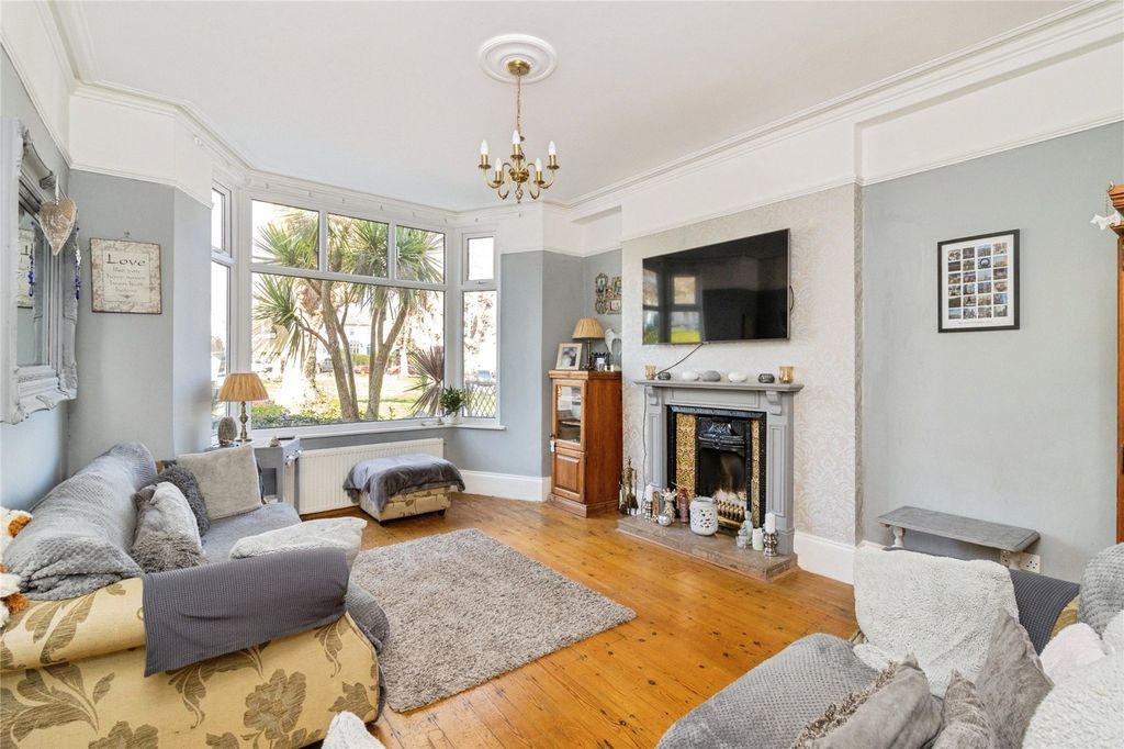 Property photo 2 of 41 Picture No. 33