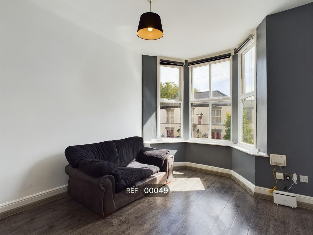 Property photo 1 of 10 Lounge