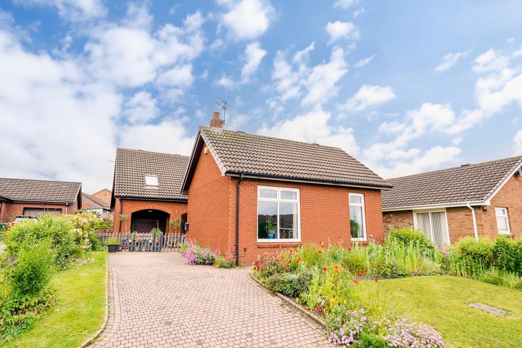 Property photo 1 of 14 External