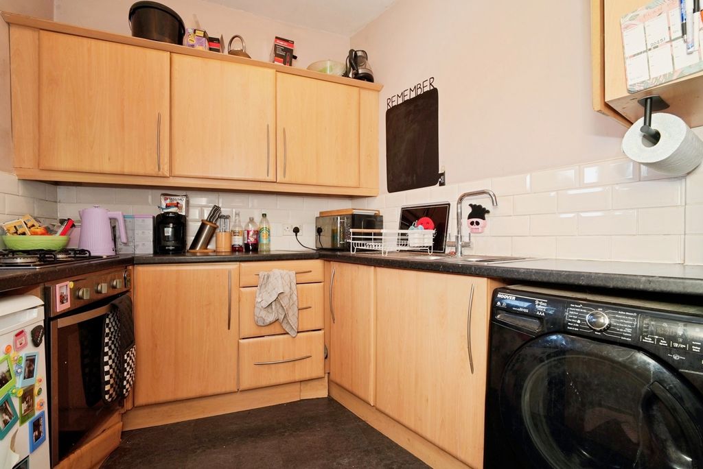 Property photo 3 of 17 Kitchen