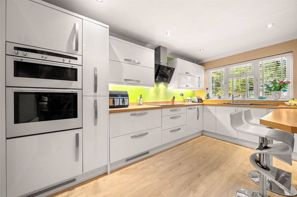 Property photo 2 of 14 Picture No. 17