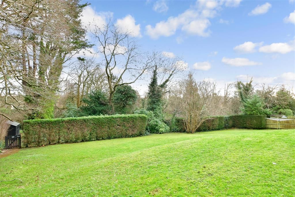 Property photo 2 of 9 Communal Gardens