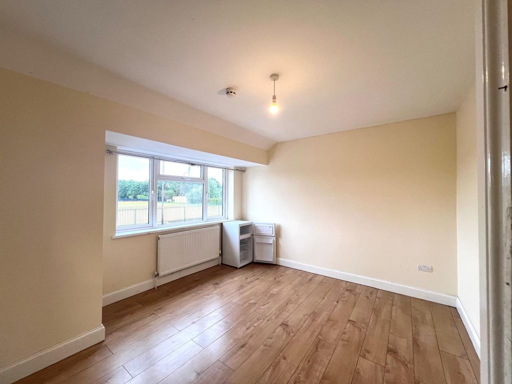 Property photo 2 of 27