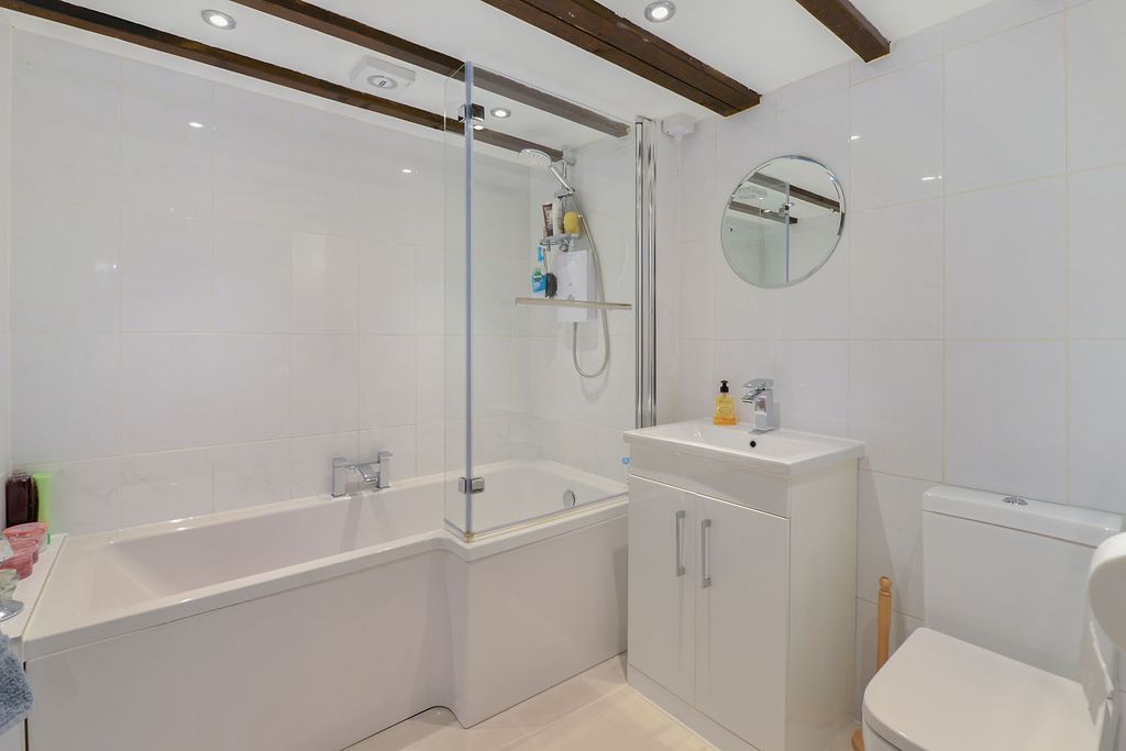 Property photo 3 of 11 Bathroom