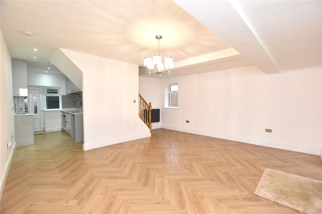 Property photo 3 of 16 Picture No. 11