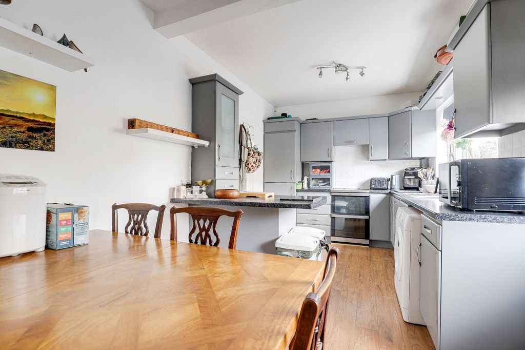 Property photo 2 of 14 Kitchen