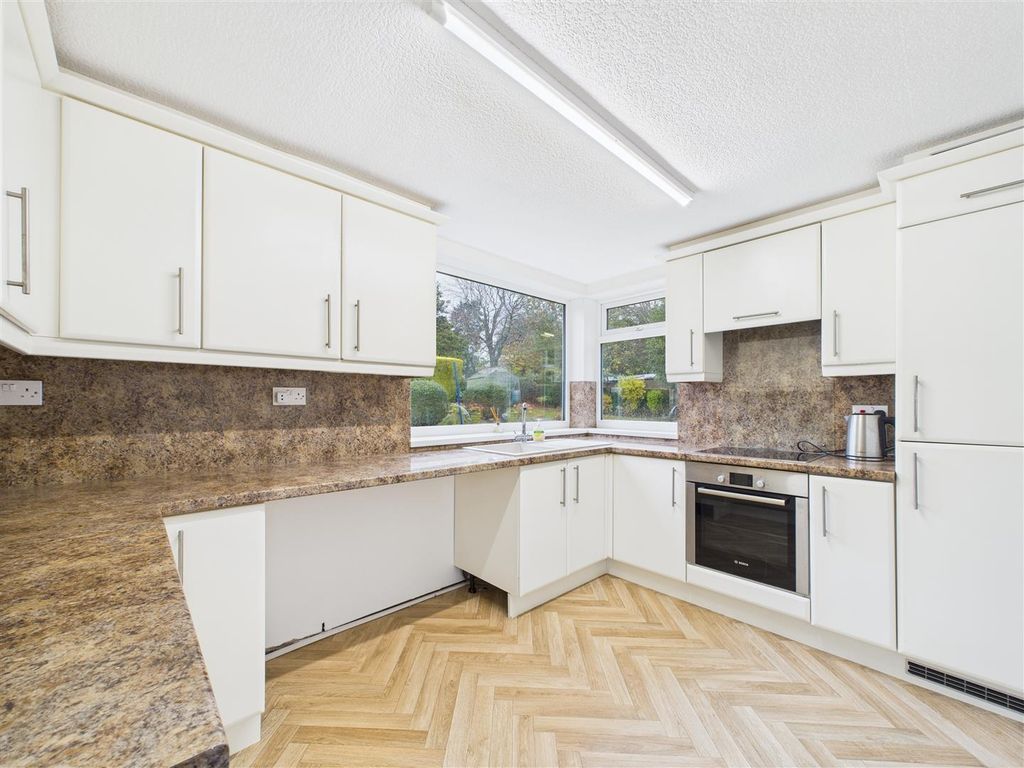 Property photo 3 of 18 Cam03303G0-Pr0261-Still010.Jpg