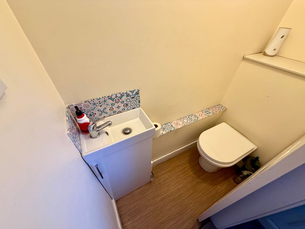 Property photo 3 of 10 W/C