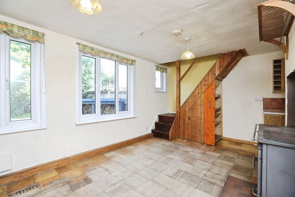 Property photo 2 of 25