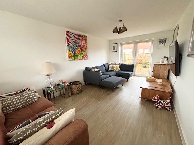 Property photo 2 of 18 Sitting Room