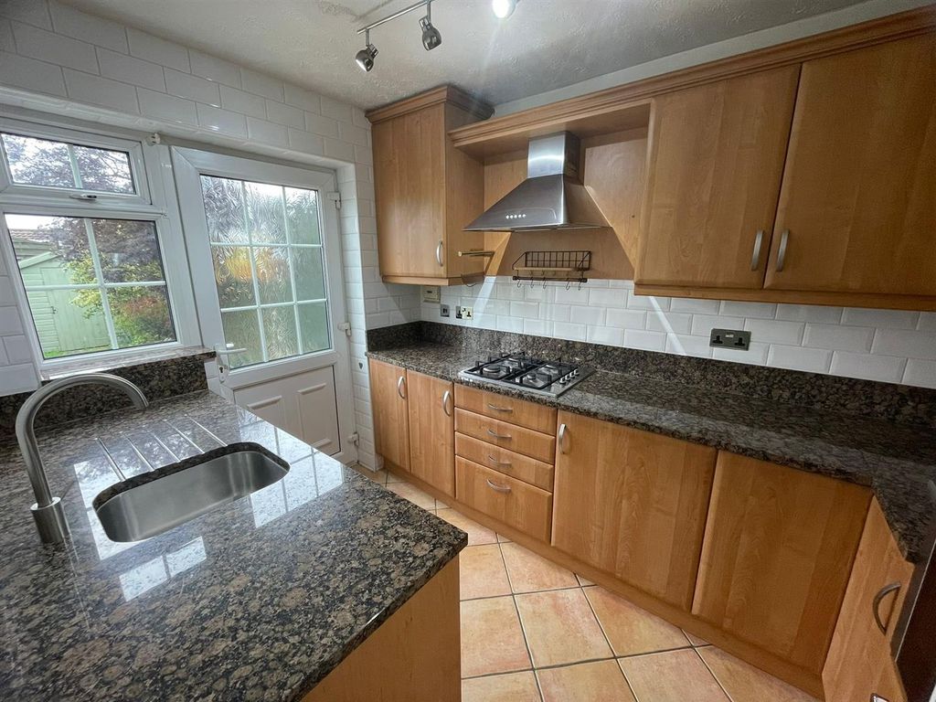 Property photo 3 of 13 Kitchen (2).Jpg