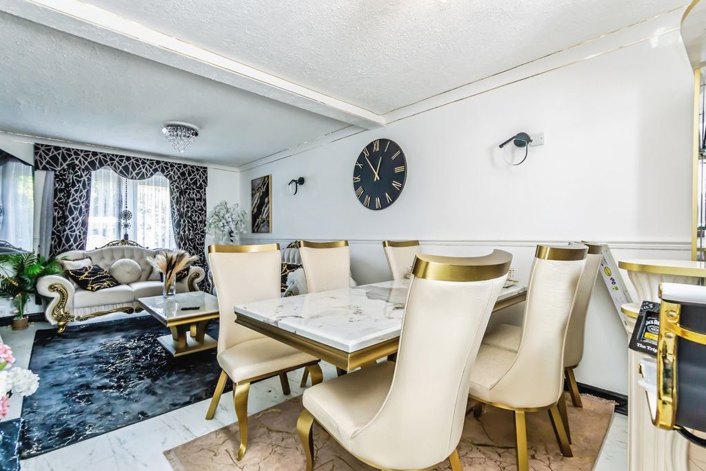 Property photo 3 of 13 Dining Area