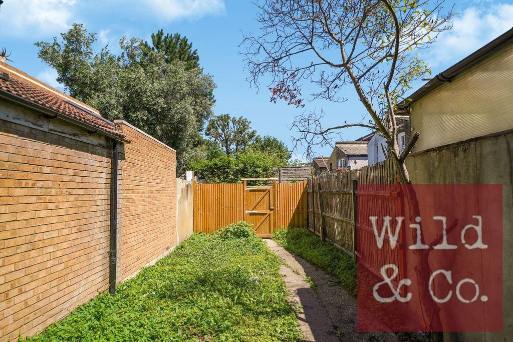 Property photo 3 of 16 Lower Clapton Road - F5Drz7Jcc8v3Bc7Cikjn.Jpg