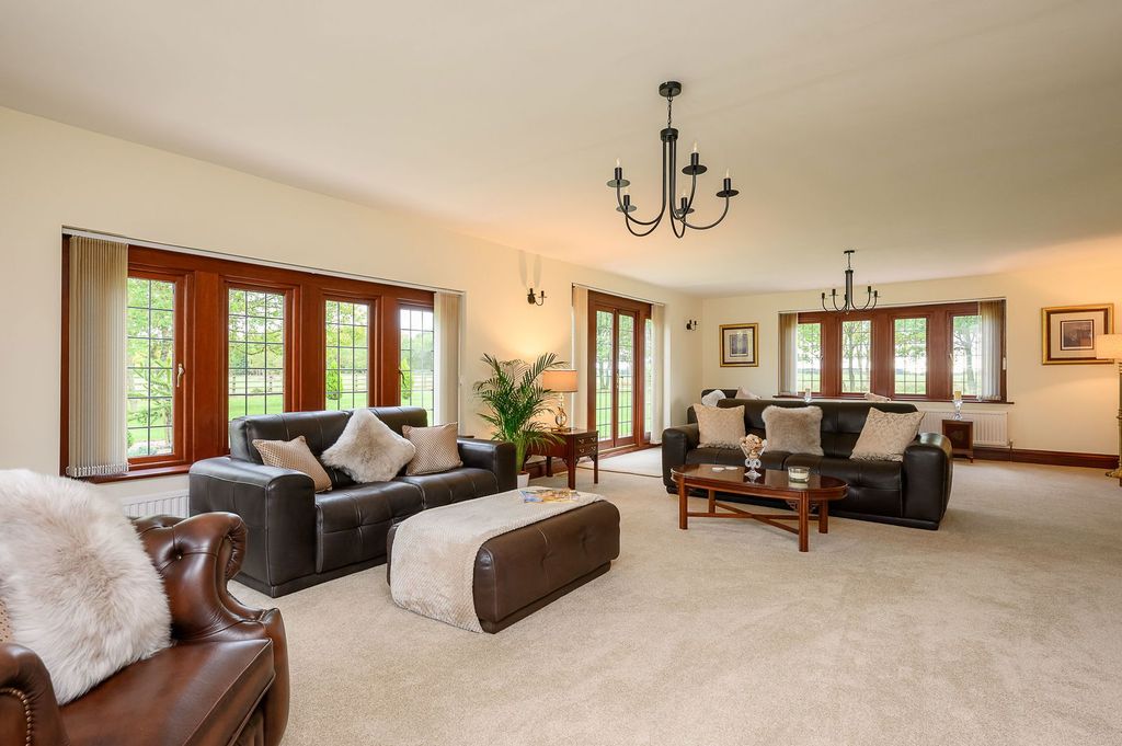 Property photo 2 of 33