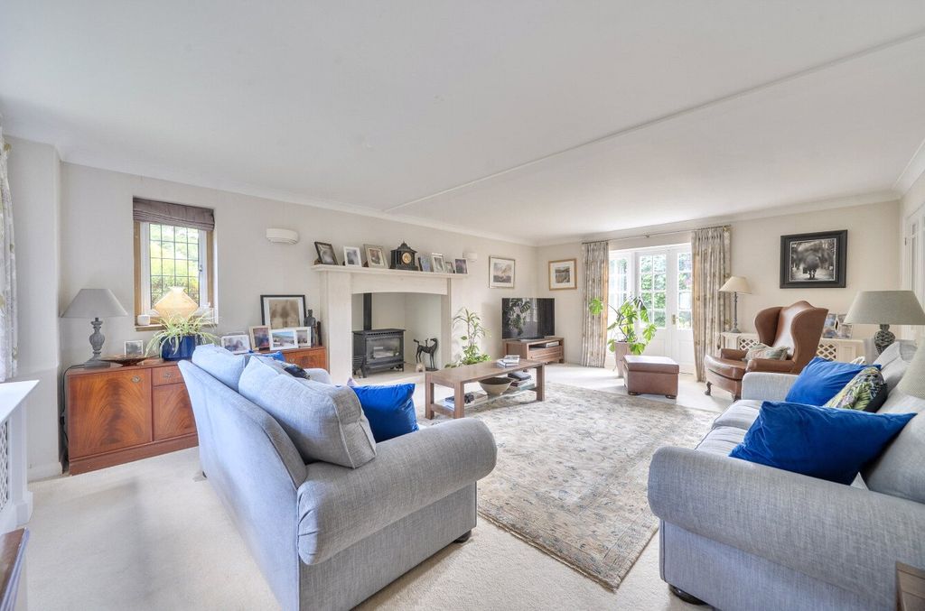 Property photo 3 of 17 Sitting Room