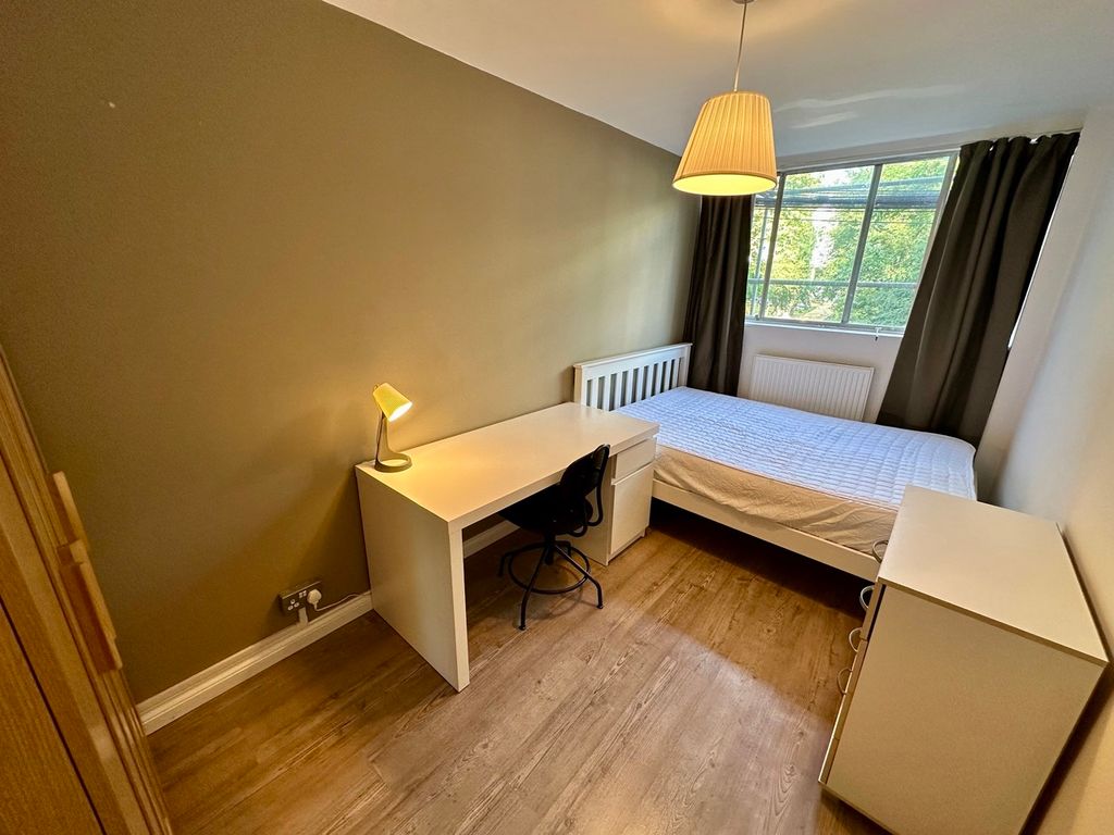 Property photo 3 of 31