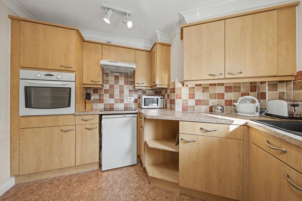 Property photo 3 of 32 Kitchen