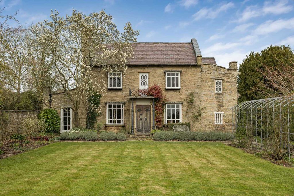 Property photo 1 of 46 Front Main.Jpg